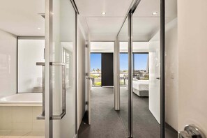 2 bedrooms, iron/ironing board, bed sheets - Circle on Cavill - 2BRM Ocean View (1064) (Gold Coast)