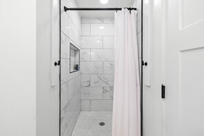 Shower, hair dryer, towels, shampoo - Big Blue | Steps to Beach | 2 Bikes Included (Santa Rosa Beach)