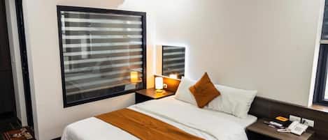 Minibar, escritorio, wifi gratis y ropa de cama
