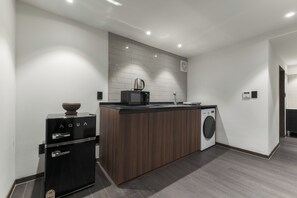 Private kitchen - Quiet Private Home for 10 | Newly Renovated Near Myeongdong Center (Seoul)