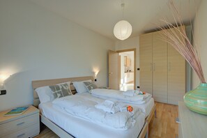 2 bedrooms, free WiFi, bed sheets - Agritur Laura- Essenza di rosa 2, Torbole sul Garda, Italy (Torbole sul Garda)