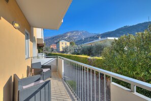 Property grounds - Agritur Laura- Essenza di rosa 2, Torbole sul Garda, Italy (Torbole sul Garda)