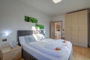Free WiFi, bed sheets - Agritur Laura - Armonia Verde 1, Torbole sul Garda, Italy (Torbole sul Garda)
