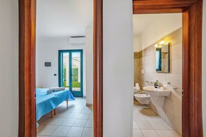 Shower, bidet, towels - Beach in 5 min | Pool Access | n.61, Otranto, Italy (Otranto)
