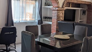 Dining - MADERO A" HOUSE. ZONA ROMANTICA PV. A SPACIOUS, COZY, CENTRALLY LOCATED APARTMENT (Puerto Vallarta)