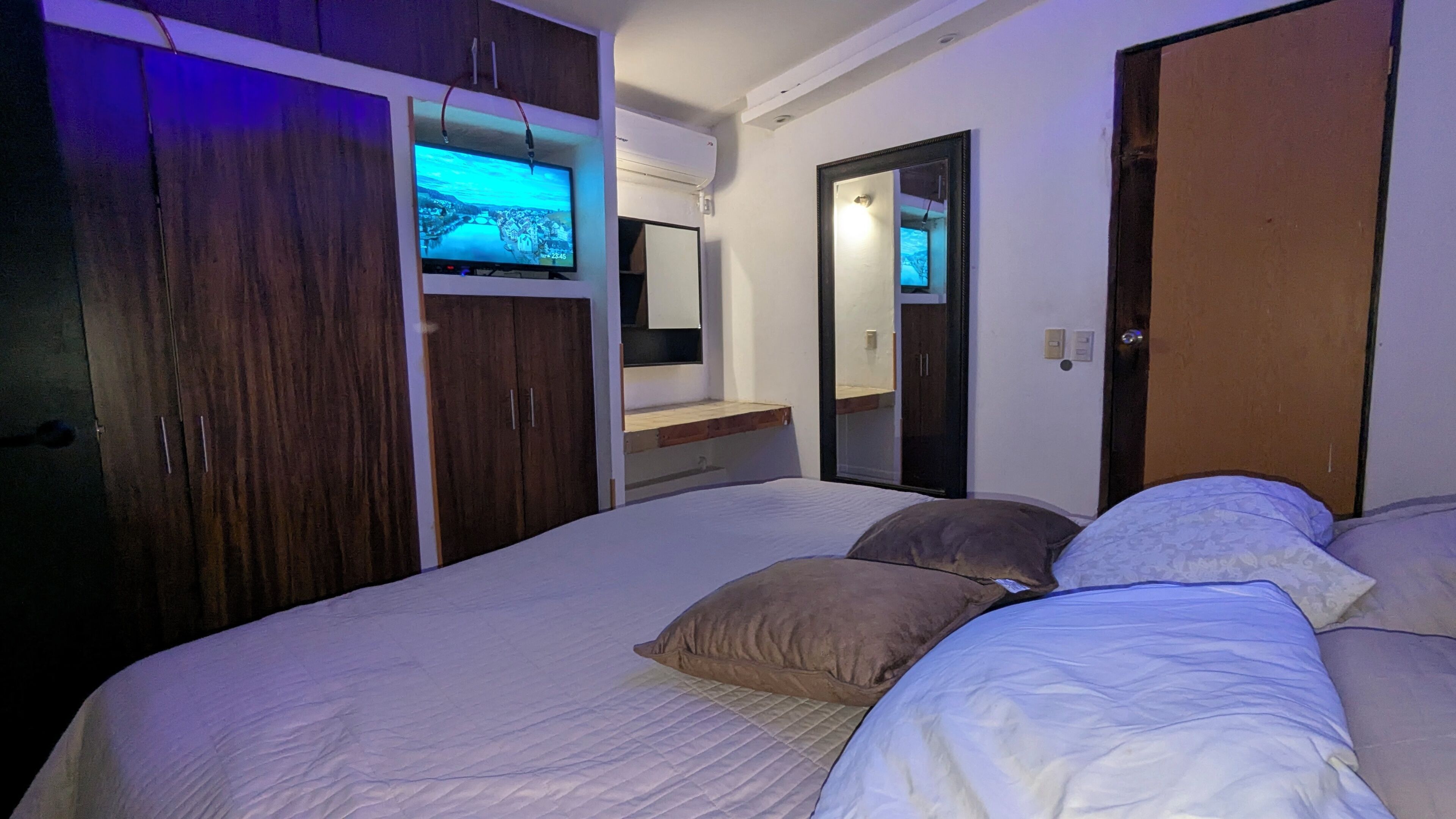 3 slaapkamers, een bureau, een strijkplank/strijkijzer, gratis wifi