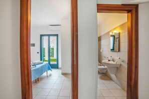 1 bedroom, free WiFi, bed sheets - Beach in 5 min | Pool Access | n.57, Otranto, Italy (Otranto)