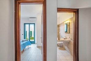 1 bedroom, free WiFi, bed sheets - Beach in 5 min | Pool Access | n.53, Otranto, Italy (Otranto)