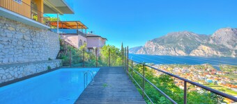 Villa Paradise View With Private Pool, Torbole sul Garda, Italy