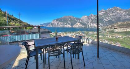 Villa Paradise View With Private Pool, Torbole sul Garda, Italy
