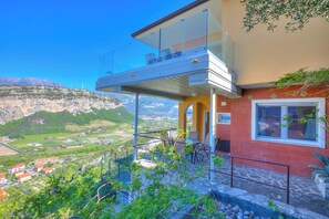 Terrace/patio - Villa Paradise View With Private Pool, Torbole sul Garda, Italy (Torbole sul Garda)