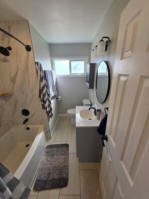 Bathroom - Welcoming 3-bedroom house in Pueblo perfect for your getaway (Pueblo)