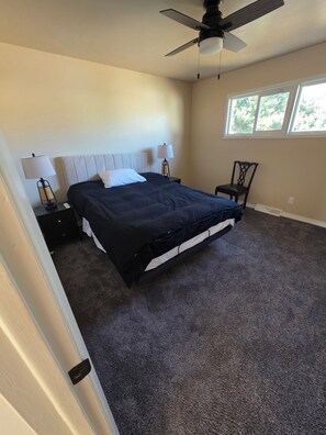 Room - Welcoming 3-bedroom house in Pueblo perfect for your getaway (Pueblo)