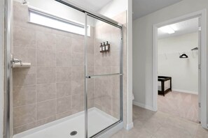 Shower, hair dryer, towels, soap - Luxury Villa Game Room, Pool & Resort Access (Kissimmee)