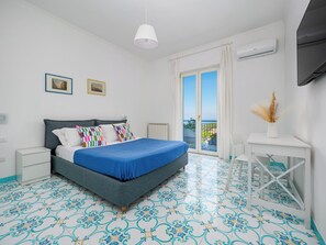 Panoramic Apartment, Sea View | Desk, laptop workspace, blackout curtains, iron/ironing board - Vervece House (Massa Lubrense)