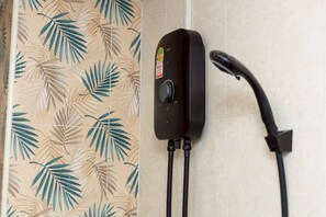 Hand-held showerhead - Sea Boutique Hotel Pattaya Na Kluea 12 (Pattaya City)