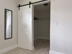 Interior - 3-bedroom house in Hollywood with heated pool and large backyard (Hollywood)