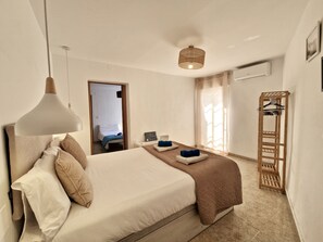 2 bedrooms, iron/ironing board, travel crib, free WiFi - SR Mar Bonita 2BDR La Carihuela Beach (Torremolinos)