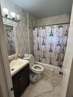 Shower, towels, soap, toilet paper - FIFA2026 Entire Home! 15 mins from DFW Airport and 20 mins to Dallas & Arlington (Irving)