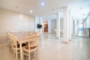 Dining - Rehat at Gania Hotel Bandung (Bandung)