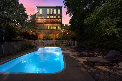 !Poconos Hidden Villa de’Casablanca Pool+Spa Creek
