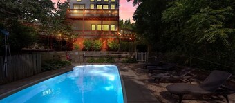 !Poconos Hidden Villa de’Casablanca Pool+Spa Creek