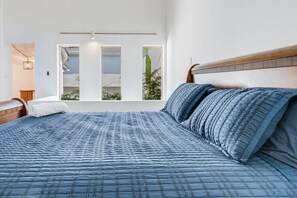 6 bedrooms, iron/ironing board, internet, bed sheets