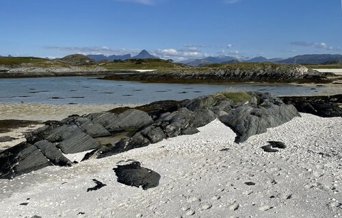 Amazing home in Nordnesøy with WiFi