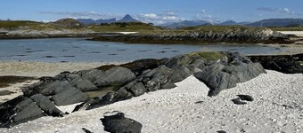 Amazing home in Nordnesøy with WiFi