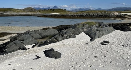 Amazing home in Nordnesøy with WiFi