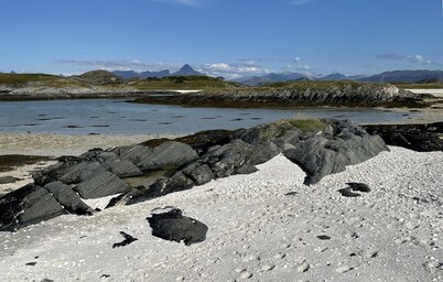 Beach front home in Nordnesøy with house a panoramic view