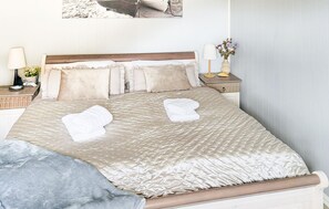 5 bedrooms, travel cot, free WiFi