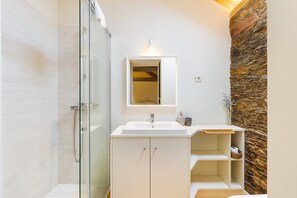 Shower, hair dryer, towels - GuestReady - Peaceful Retreat in Caminha (Caminha)