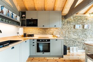 Fridge, microwave, oven, dishwasher - GuestReady - Peaceful Retreat in Caminha (Caminha)