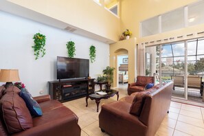 华丽独立别墅, 泳池景观 | 起居区