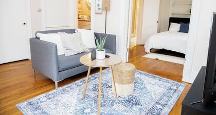 1 bedroom apt close to hospitals off street parking in unit washer & dryer