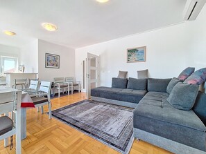 TV - Apartment Rilić by Interhome (Zaostrog)