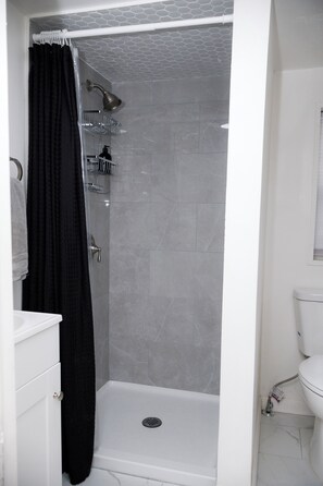 Hair dryer, towels, soap, toilet paper - Private Mother-Law Suite 1BR All Utilities Included Washer/Dryer Near Hwy 58 (Chattanooga)