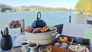 A table with a teapot, sweet potatoes, and a wooden box containing nuts and a pumpkin. - Baiyun Lakeside Hotel (Guangzhou)