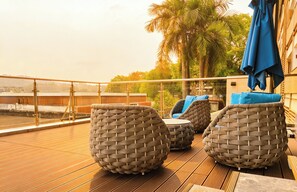 Elite eenpersoonskamer, terras, uitzicht op meer | Terras