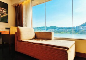 In-room safe, blackout curtains, iron/ironing board, free WiFi - Baiyun Lakeside Hotel (Guangzhou)