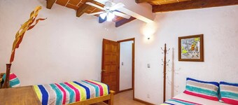 Santuario geodésico con alberca climatizada