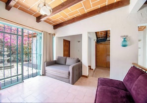 TV, offices - Santuario geodésico con alberca climatizada (Chiconcuac)