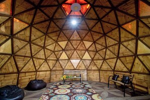 Interior - Santuario geodésico con alberca climatizada (Chiconcuac)