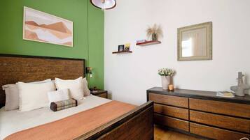 4 bedrooms, iron/ironing board, WiFi, bed sheets