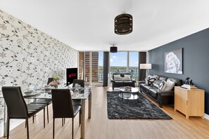 Interior - 3-Bedroom Apartment @ The Vizion • Beautiful Views • Communal Garden • Free Parking • Yoko Property (Milton Keynes)