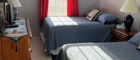 3 chambres, fer et planche à repasser, draps fournis