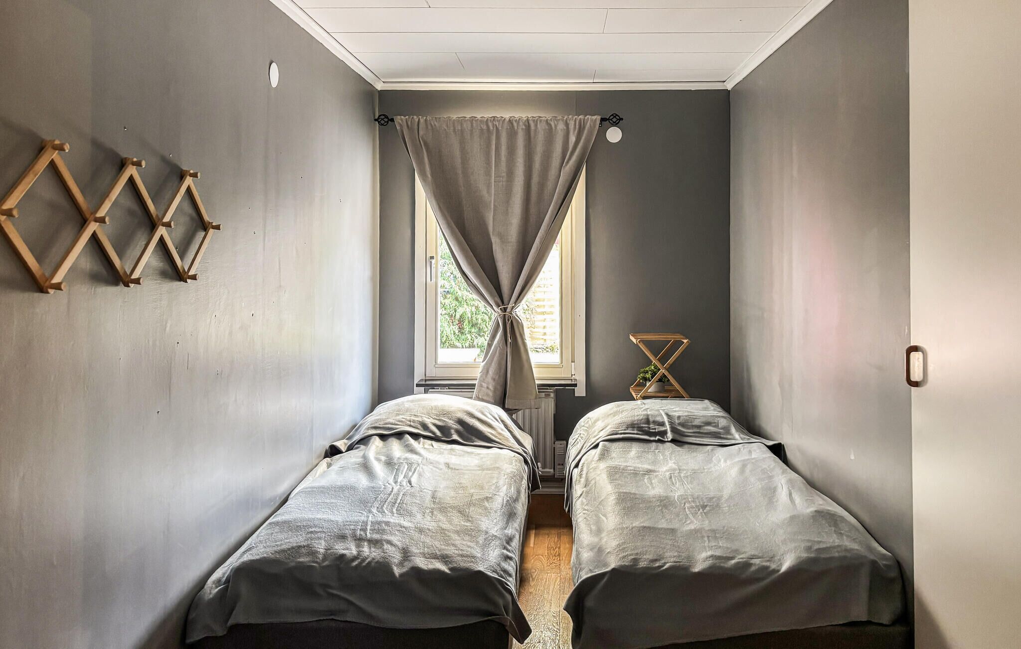 2 slaapkamers, een strijkplank/strijkijzer, internet