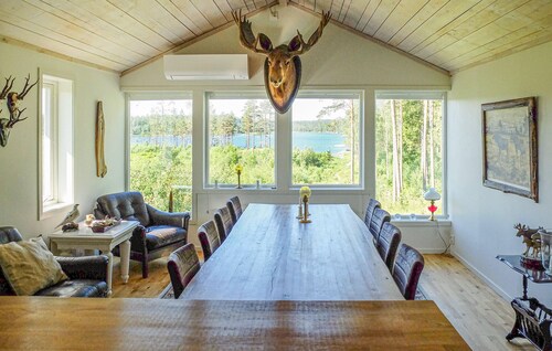 5 bedroom lovely home in Skälleröd