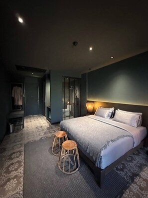 Chambre familiale, vue sur le jardin | Minibar, coffre-fort, bureau